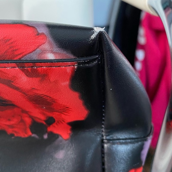 Victoria’s Secret Red Rose Tote Bag - Picture 9 of 11